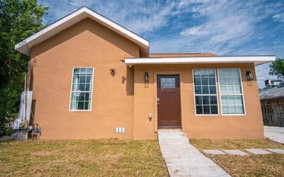 Charming 3BR 2BA Gem Close to Downtown Riverwalk