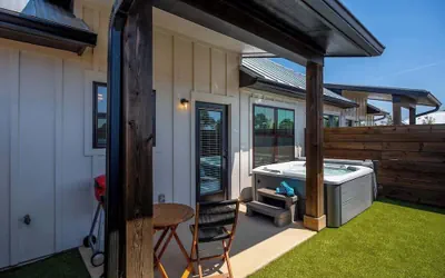 Fred's Joint With Hot Tub