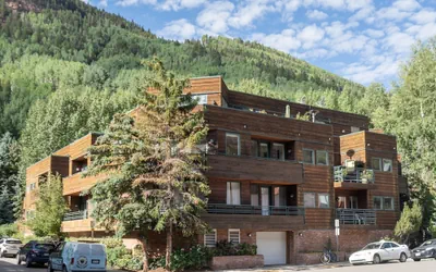 Ice House 317 2 Bedroom Condo by RedAwning