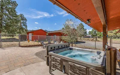 Spacious Canyon Peak Pine View Home Game Room Hot Tub