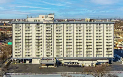 DoubleTree by Hilton New York JFK Airport