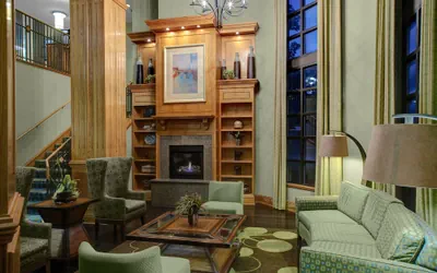 Holiday Inn Express & Suites Atlanta Buckhead by IHG