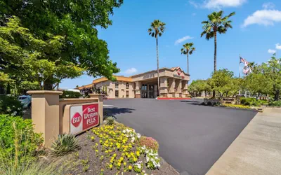 Best Western Plus Hilltop Inn