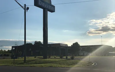 Days Inn by Wyndham Cave City