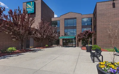 Quality Suites Lansing West