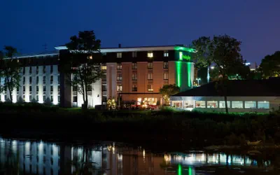 Holiday Inn Milwaukee Riverfront by IHG