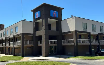 Motel 6 Raleigh, NC - North