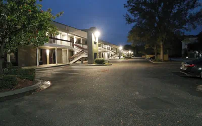 Travelodge by Wyndham North Charleston