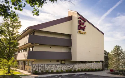 Red Roof Inn PLUS+ Chicago - Willowbrook