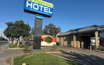 Palm Inn Hotel near Tyler Mall Riverside
