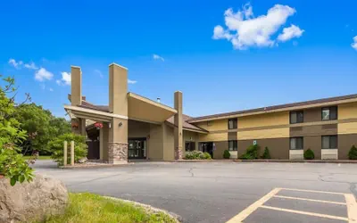 Quality Inn & Suites Black River Falls I-94