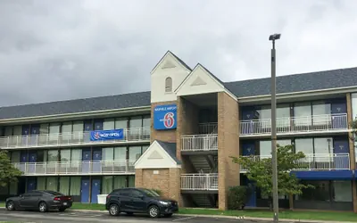 Motel 6 Nashville, TN - Airport