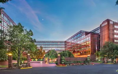 DoubleTree by Hilton New York LaGuardia Airport