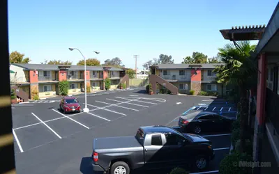 Days Inn & Suites by Wyndham Lodi
