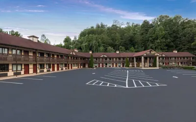 Super 8 by Wyndham Helen