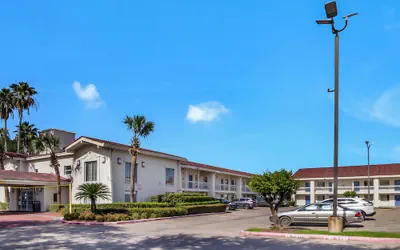 Motel 6 Baytown, TX - Garth Rd