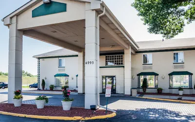 Quality Inn & Suites Des Moines - Merle Hay Road