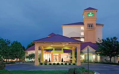 La Quinta Inn & Suites by Wyndham Colorado Springs South AP