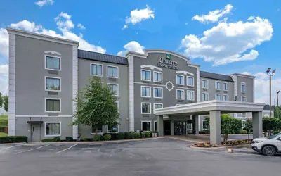 Quality Inn & Suites Chattanooga West near Lookout Mountain