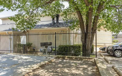 HomeTowne Studios By Red Roof Dallas - North Addison/ Tollway