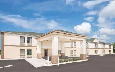 Super 8 by Wyndham Galesburg