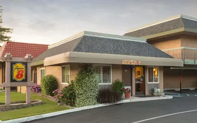 Super 8 by Wyndham Martinez