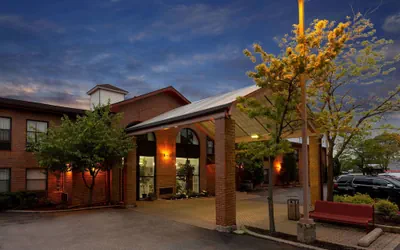 Howard Johnson by Wyndham Waukegan Great Lakes