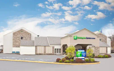 Holiday Inn Express Hotel & Suites Pittsburgh Airport by IHG