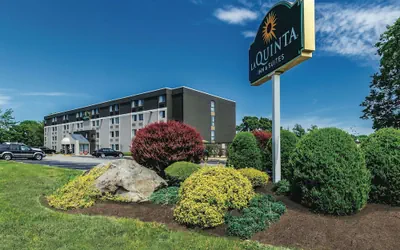 La Quinta Inn & Suites by Wyndham Warwick Providence Airport