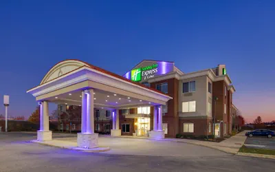 Holiday Inn Express & Suites Detroit - Farmington Hills by IHG