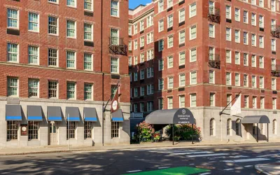 Sheraton Commander Hotel