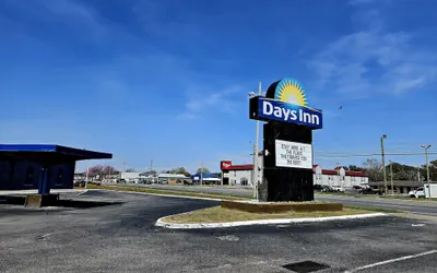 Days Inn by Wyndham Washington