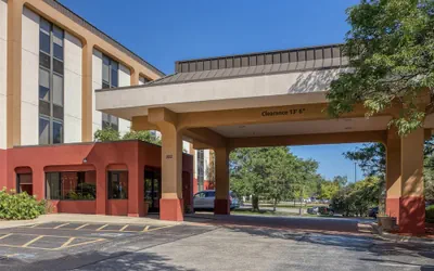 SureStay Plus Hotel by Best Western Chicago Lombard