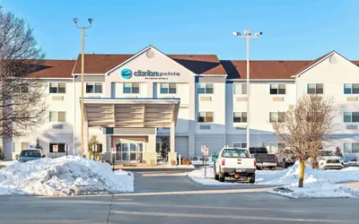 Clarion Pointe Mattoon near University