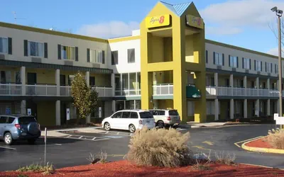 Super 8 by Wyndham New Cumberland