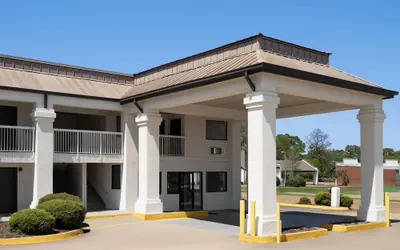 Days Inn & Suites by Wyndham Byram