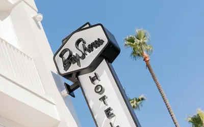 Bay Shores Peninsula Hotel