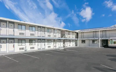 Super 8 by Wyndham Bishop