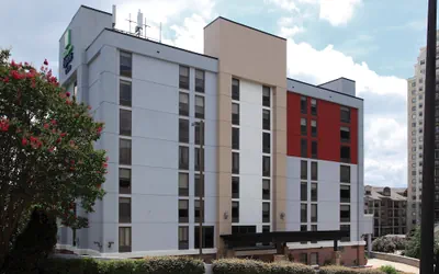 Holiday Inn Express & Suites Atlanta N-Perimeter Mall Area by IHG