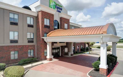Holiday Inn Express Hotel & Suites Winnie by IHG