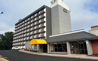 La Quinta Inn & Suites by Wyndham Stamford / New York City