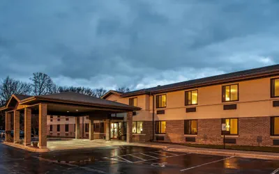 Econo Lodge Inn & Suites Oconto