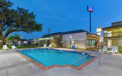 Studio 6 Denton, TX - UNT