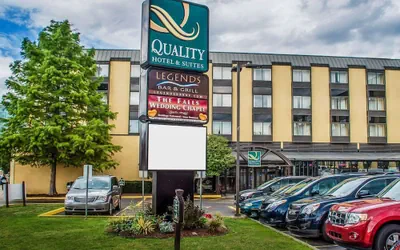 Quality Hotel & Suites At The Falls