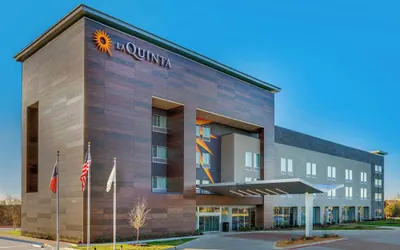 La Quinta Inn & Suites by Wyndham Lewisville