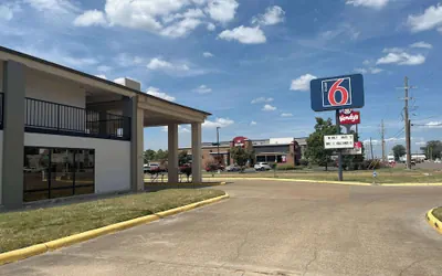 Motel 6 Cleveland, MS - Delta State University