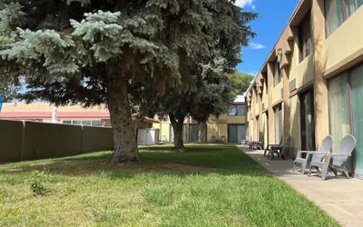 Brentwood Inn & Garden