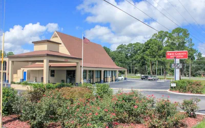 Rose Garden Inn & Suites