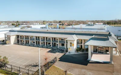 Super 8 by Wyndham Jackson MS Near the Fairgrounds