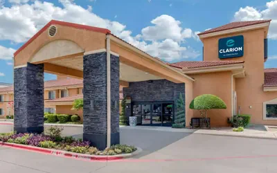 Clarion Inn & Suites DFW North
